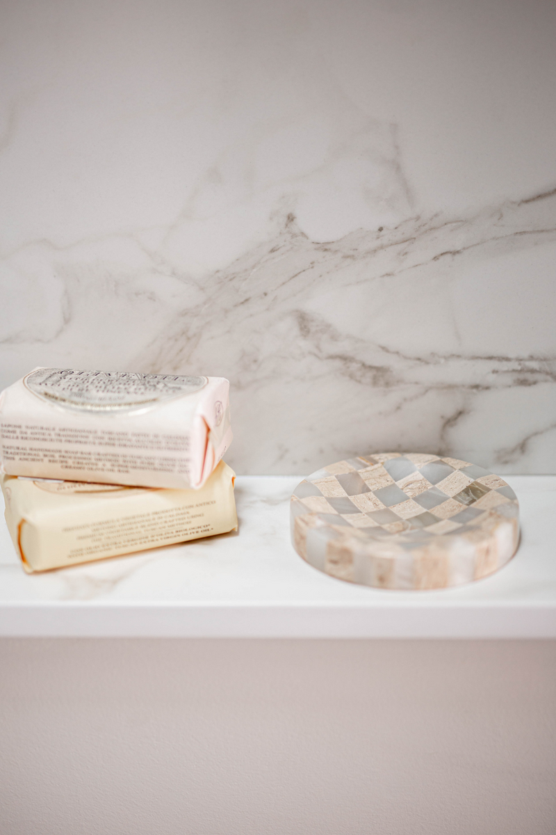 Checkered Travertine & Marble Soap Dish - Luxe B Pampas Grass  Canada , dried flowers and pampas grass Canadian Company. Bulk and wholesale dried flowers and pampas grass fluffy. Large White Pampas Grass Toronto
